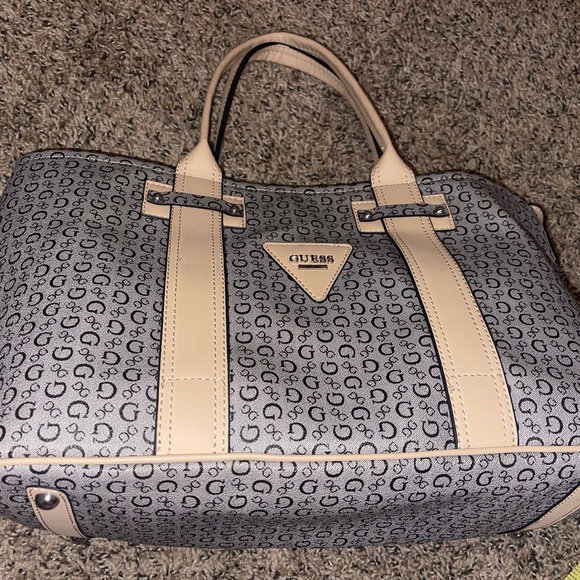 Guess tote - Picture 3 of 9